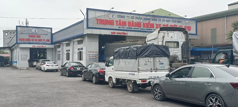 Trung tâm đăng kiểm xe cơ giới 17-01D tỉnh Thái Bình mỗi ngày kiểm định được tối đa hơn 100 phương tiện.