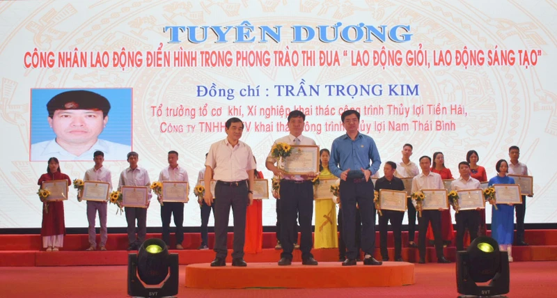 Vinh danh các điển hình tiên tiến trong phong trào thi đua yêu nước "Lao động giỏi, lao động sáng tạo".