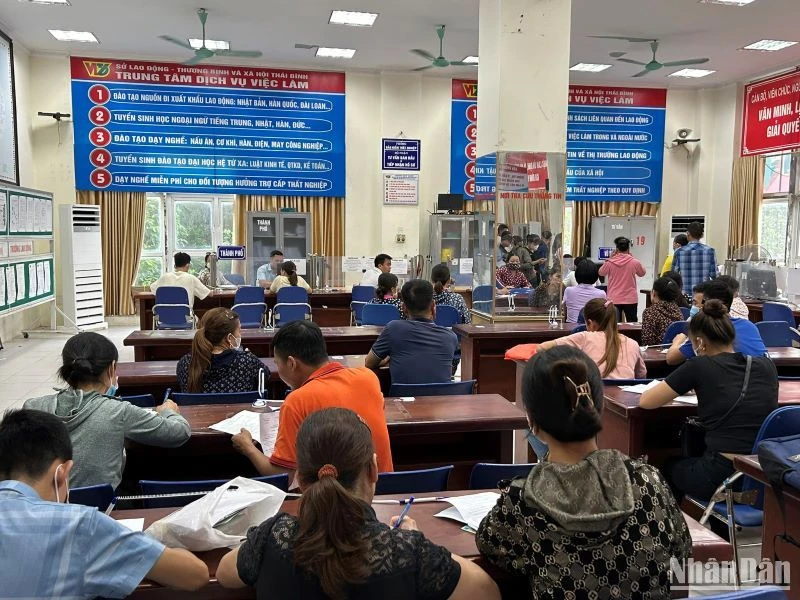 Nhiều lao động được tiếp cận việc làm mới, góp phần giải quyết vấn đề an sinh xã hội trong bối cảnh kinh tế thế giới và trong nước đang gặp khó khăn hơn năm trước.