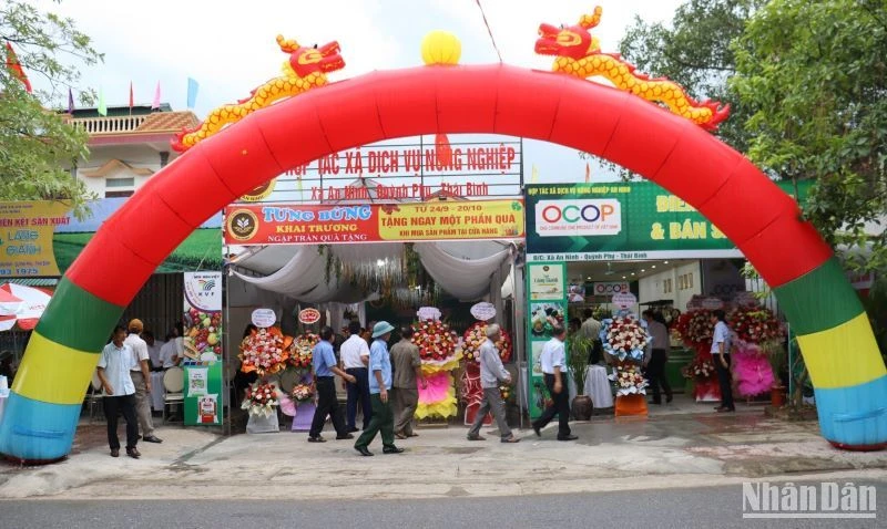 Điểm bán sản phẩm OCOP đầu tiên ngay tại Hợp tác xã Dịch vụ nông nghiệp An Ninh (huyện Quỳnh Phụ, tỉnh Thái Bình). (Ảnh Mai Tú)
