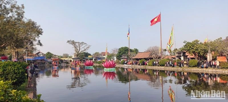 Lễ hội chùa Keo mùa thu là Lễ hội chính trong năm. 