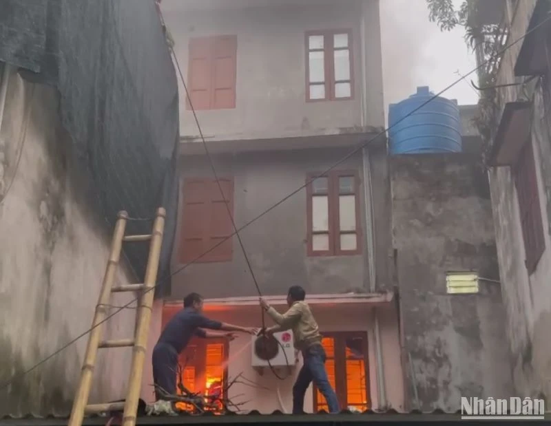 Hiện trường vụ cháy rạng sáng 2/2 tại một ngôi nhà 3 tầng thuộc phường Bồ Xuyên (thành phố Thái Bình).