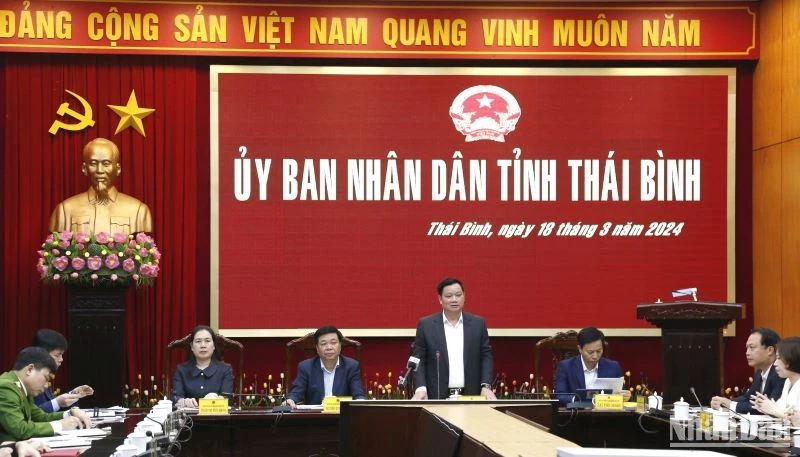 Đây là lần thứ hai, tỉnh Thái Bình tổ chức hội nghị gặp mặt trưởng phòng và tương đương của một số cơ quan, đơn vị để lắng nghe tâm tư, nguyện vọng, những khó khăn, áp lực trong thực thi công vụ.