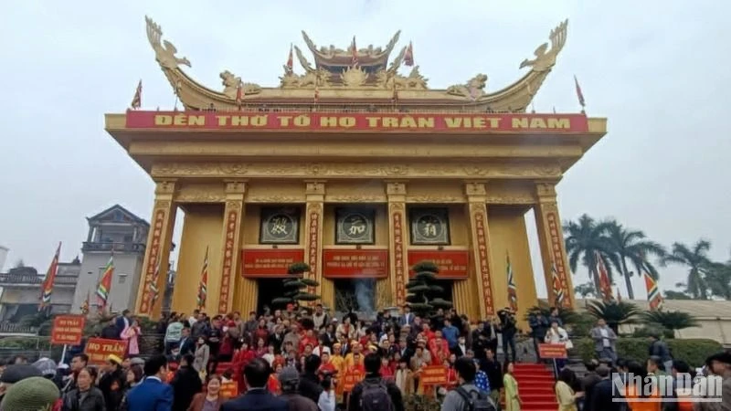 Đền thờ Tổ họ Trần Việt Nam tọa lạc tại xã Thái Phương (huyện Hưng Hà, tỉnh Thái Bình).