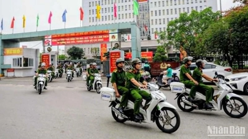 Cán bộ, chiến sĩ Công an tỉnh trong ngày đầu ra quân trấn áp tội phạm trên địa bàn.