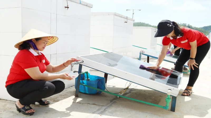 Đầu tư hệ thống tự động đảo nước mắm bằng pin năng lượng mặt trời trong sản xuất nước mắm tại Hà Tĩnh.