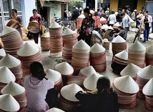 Làng nghề truyền thống nón lá Vĩnh Thịnh, xã Đại Áng, huyện Thanh Trì (Hà Nội)