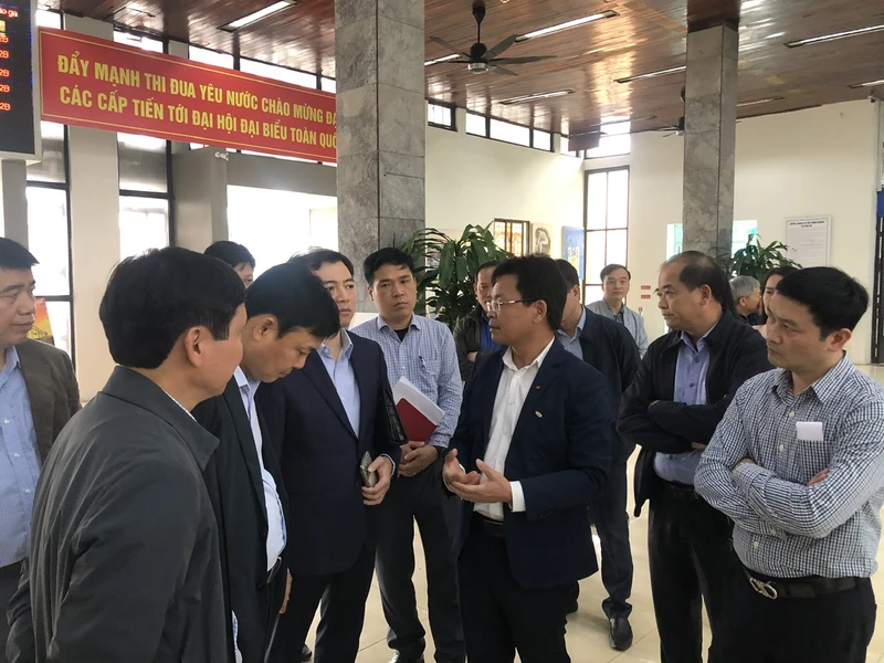Lãnh đạo Tổng công ty Đường sắt Việt Nam kiểm tra công tác phục vụ vận tải Tết Ất Tỵ tại ga Hà Nội
