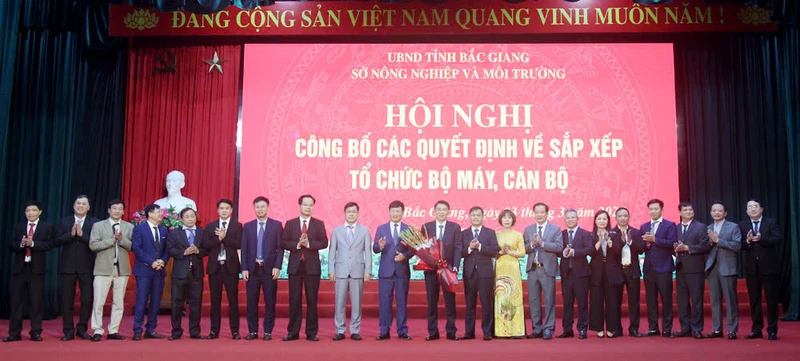 Ra mắt Ban Chấp hành Đảng bộ Sở Nông nghiệp và Môi trường tỉnh Bắc Giang sau sáp nhập. Ảnh Mai Toan.