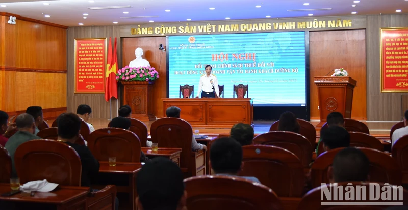 Cục trưởng Cục Thuế Điện Biên Nguyễn Quang Việt chủ trì buổi đối thoại.