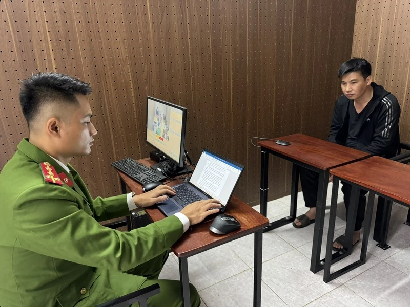 Đối tượng Nguyễn Tuấn Anh tại cơ quan điều tra.