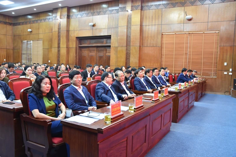 Đại biểu dự hội nghị Sơ kết thực hiện Đề án vận động làm nhà cho hộ nghèo tỉnh Điện Biên.