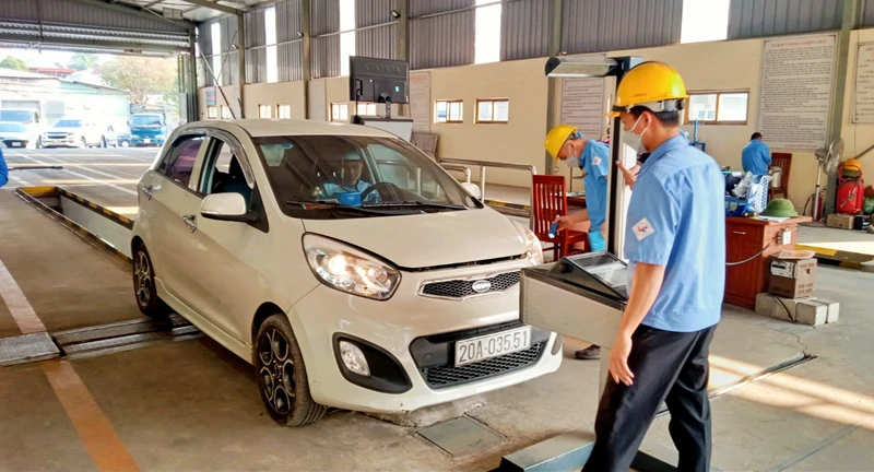 Qua kiểm tra đột xuất, góp phần chấn chỉnh thực hiện quy trình, quy định đăng kiểm ô-tô trên địa bàn tỉnh Thái Nguyên.