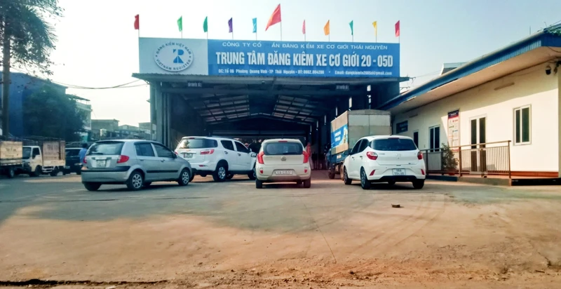 Không có tình trạng ùn ứ phương tiện tại Trạm đăng kiểm 20-05D ở phường Quang Vinh, thành phố Thái Nguyên. 