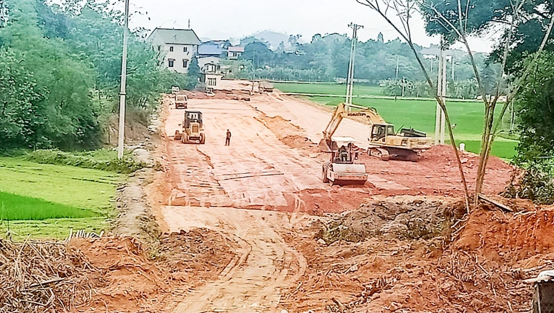 Được giao mặt bằng đến đâu, các nhà thầu tuyến đường liên kết Thái Nguyên-Bắc Giang-Vĩnh Phúc thi công đến đấy.