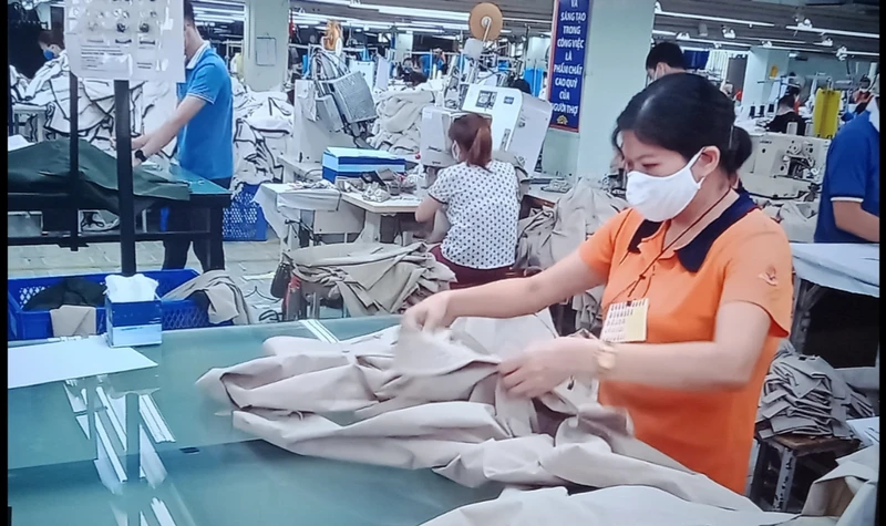 Các nhà máy may mặc trên địa bàn tỉnh Thái Nguyên ra quân sản xuất ngay từ ngày mồng 6 Tết Giáp Thìn.