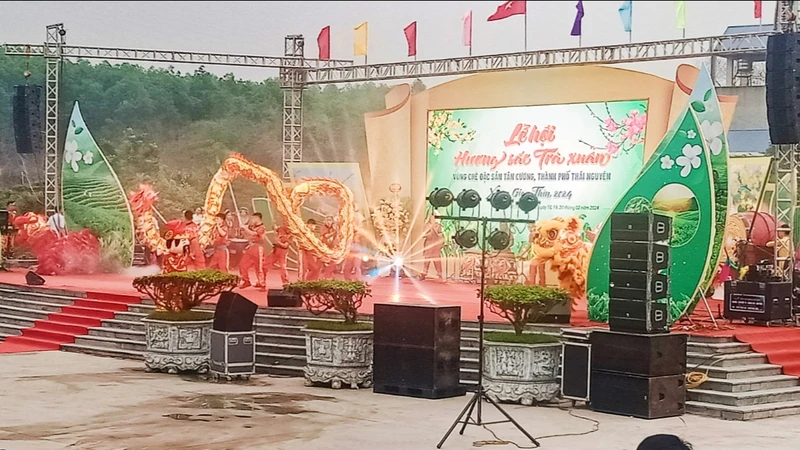 “Lễ hội hương sắc Trà xuân-Vùng chè đặc sản Tân Cương” tôn vinh vùng đất, người dân làm chè.