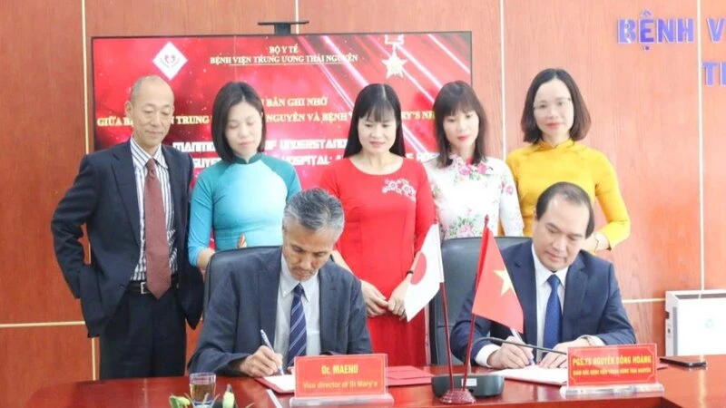 Lãnh đạo Bệnh viện Trung ương Thái Nguyên ký văn bản hợp tác với Bệnh viện St Mary’s (Nhật Bản) về cải tiến chất lượng, quản lý bệnh viện; quản lý điều dưỡng, điều dưỡng gia đình và chăm sóc toàn diện.