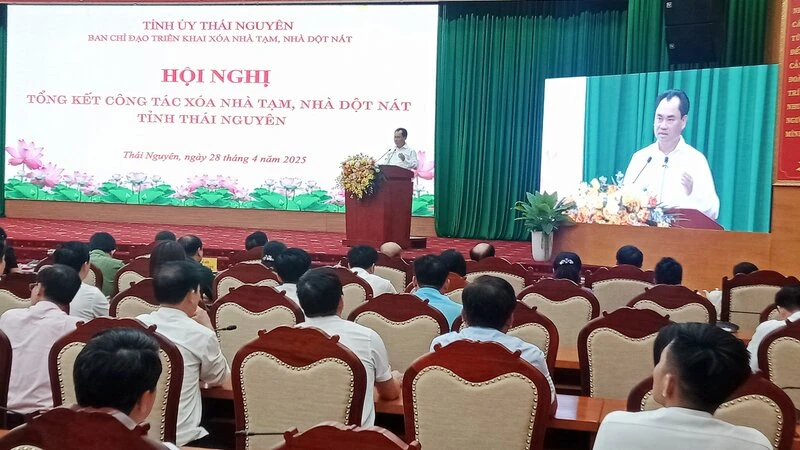 Đồng chí Trịnh Việt Hùng, Bí thư Tỉnh Thái Nguyên phát biểu chỉ đạo hội nghị.