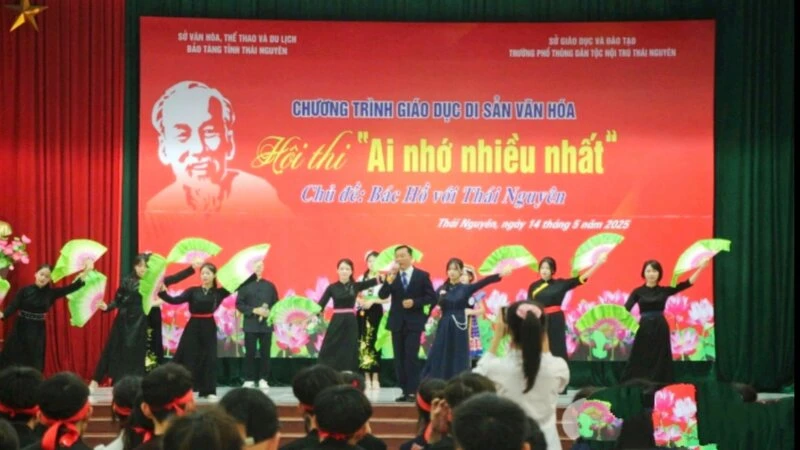 Hội thi “Ai nhớ nhiều nhất” là nơi các em học sinh thể hiện sự hiểu biết về kiến thức lịch sử và tư tưởng đạo đức Hồ Chí Minh.