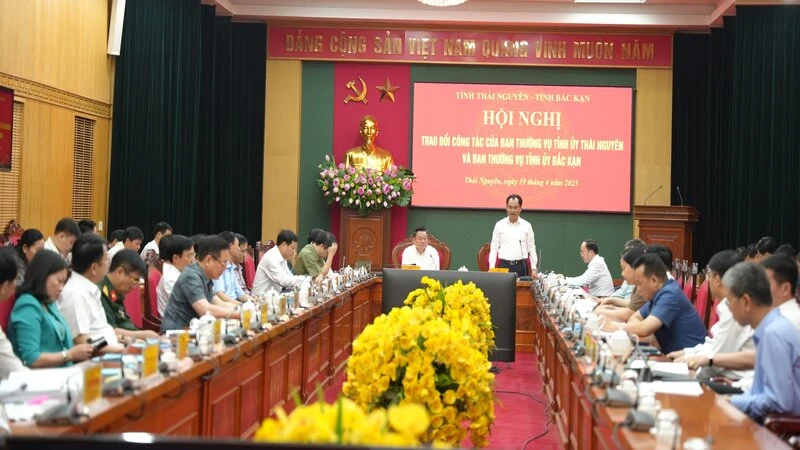 Hội nghị trao đổi công tác của Ban Thường vụ Tỉnh ủy Thái Nguyên và Ban Thường vụ Tỉnh ủy Bắc Kạn ngày 19/4.