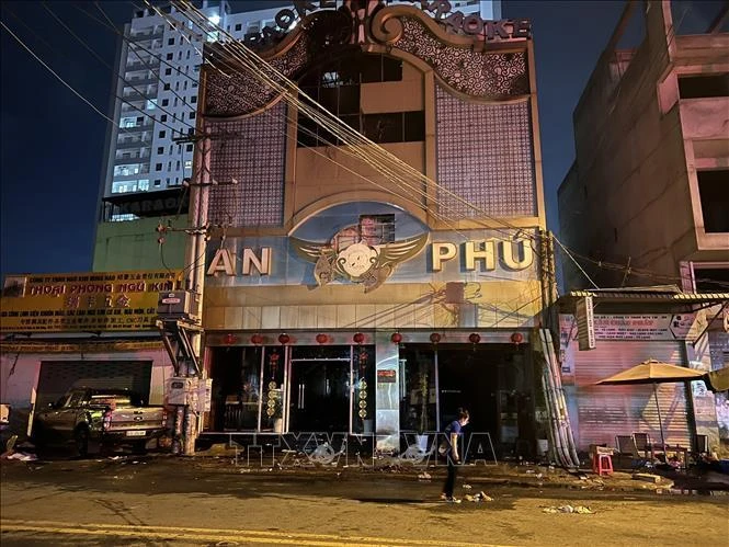 Hiện trường vụ cháy quán karaoke tại Bình Dương sau khi lực lượng cứu hộ cứu nạn hoàn thành nhiệm vụ đã rút lui. Ảnh: Chí Tưởng/TTXVN 