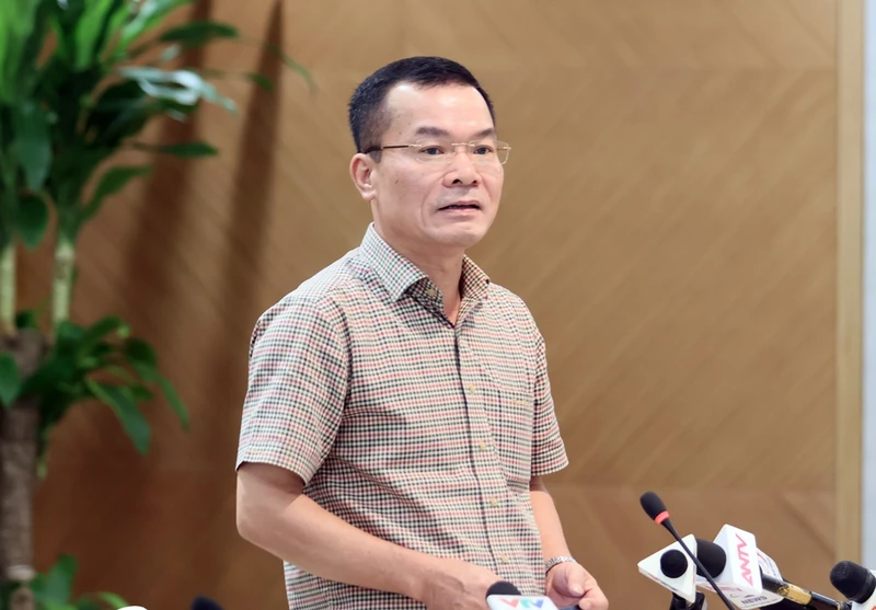 Ông Trần Mạnh Tuấn, Phó Cục trưởng Cục Tần số vô tuyến điện, Bộ Thông tin và Truyền thông tại họp báo.