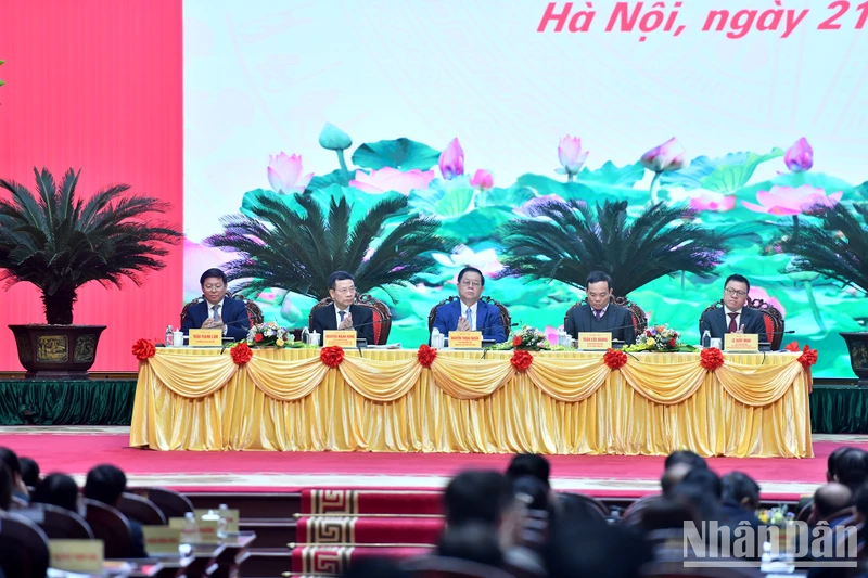 Các đồng chí chủ trì Hội nghị Báo chí toàn quốc tổng kết công tác năm 2023, triển khai nhiệm vụ năm 2024. (Ảnh: ĐĂNG KHOA)
