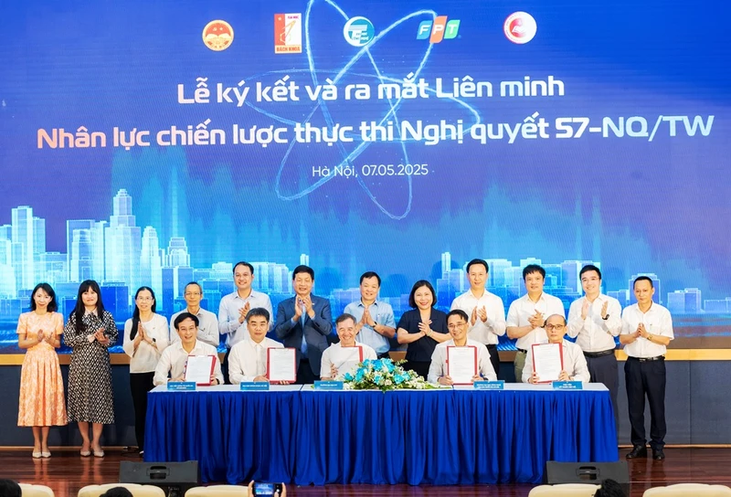 Lễ ký kết ra mắt Liên minh Nhân lực chiến lược thực thi Nghị quyết 57-NQ/TW diễn ra chiều 5/7 tại Hà Nội.