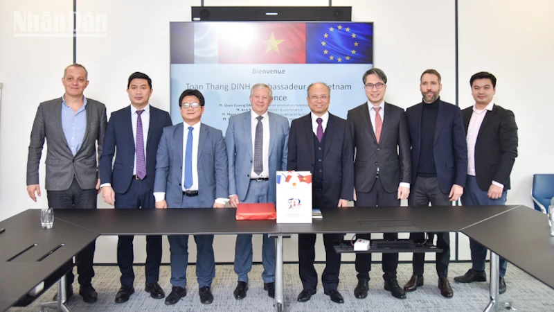 Theo ông Jean-Luc Heimburger, khu vực Alsace có lợi thế là vị trí trung tâm tiếp giáp với nhiều nước châu Âu lân cận như Đức, Luxembourg và Thụy Sĩ. (Ảnh: KHẢI HOÀN)
