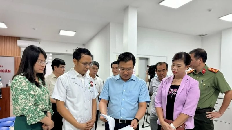 Hội đồng nhân dân thành phố Hà Nội khảo sát thực tế tại cơ sở hành nghề y, dược.