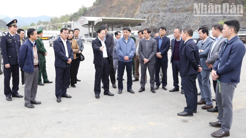 Đoàn công tác của Tỉnh ủy Lạng Sơn kiểm tra việc thực hiện Đề án tại huyện Văn Lãng, tỉnh Lạng Sơn.