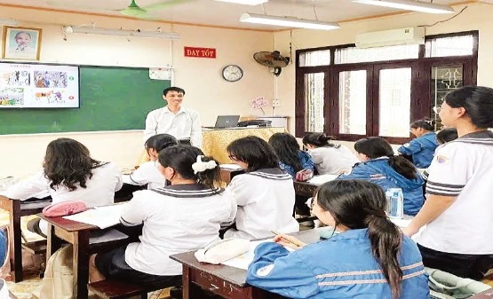 Ứng dụng công nghệ thông tin vào giảng dạy, những tiết học của thầy giáo Bùi Xuân Phong sinh động, hiệu quả hơn.