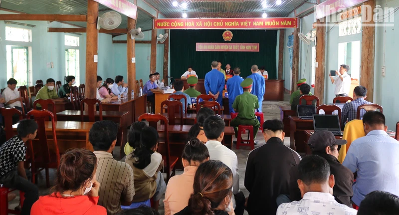 Quang cảnh phiên tòa.