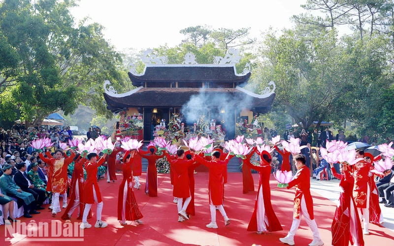 Linh thiêng nguồn cội.