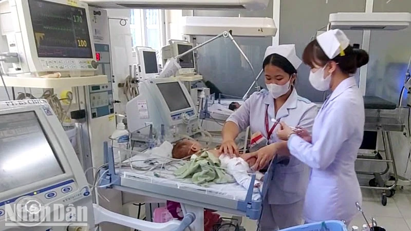 Bé C. được điều trị đặc biệt tại Bệnh viện đa khoa Lâm Đồng.
