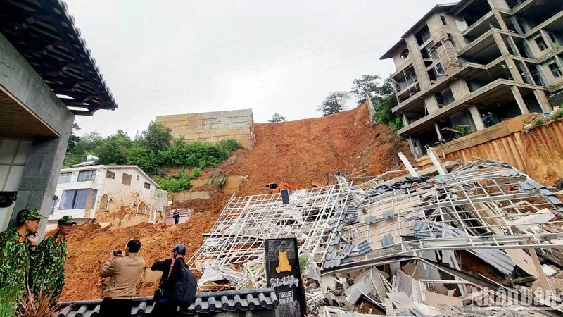 Hiện trường vụ sạt lở nghiêm trọng tại phường 10, thành phố Đà Lạt rạng sáng 29/6.