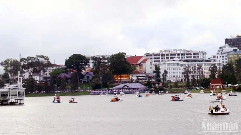 Trên hồ Xuân Hương-Đà Lạt dịp lễ Quốc khánh 2/9.