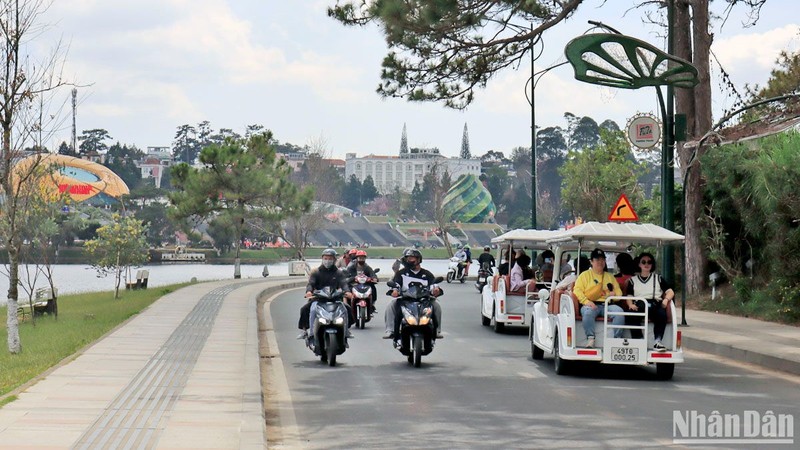 Dịch vụ xe điện chở khách tham quan trên địa bàn thành phố Đà Lạt chính thức ngừng hoạt động từ ngày 15/2.