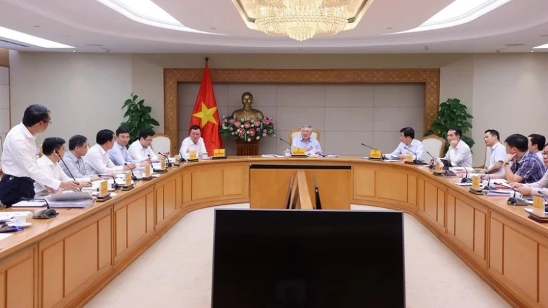 Phó Thủ tướng Thường trực Chính phủ Nguyễn Hòa Bình chủ trì cuộc họp. (Ảnh: TTXVN)