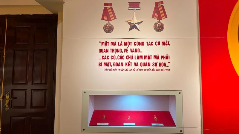 Lời dặn dò của Chủ tịch Hồ Chí Minh khi đến thăm lớp Mật mã Lê Hồng Phong tại rừng Bản Cọ, xã Yên Thông, huyện Định Hóa, tỉnh Thái Nguyên năm 1950.