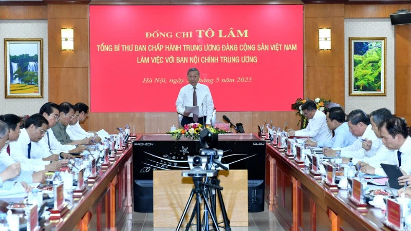 Tổng Bí thư Tô Lâm chủ trì buổi làm việc với Ban Nội chính Trung ương. (Ảnh: ĐĂNG KHOA)