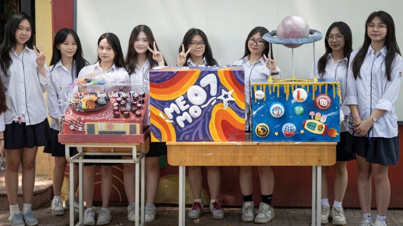 Học sinh Trường trung học phổ thông Việt Đức phấn khởi tham gia các hoạt động ngoại khóa. (Ảnh SƠN TÙNG)