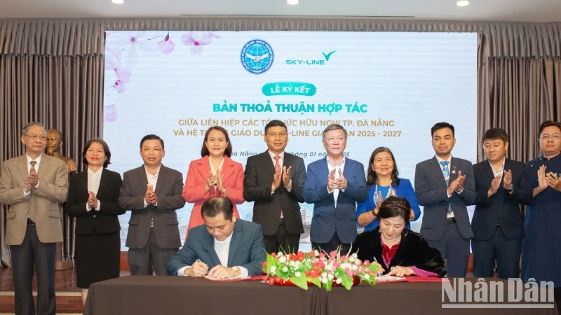 Lễ ký kết thỏa thuận hợp tác giữa Liên hiệp Các tổ chức hữu nghị thành phố Đà Nẵng và Hệ thống Giáo dục Sky-Line.