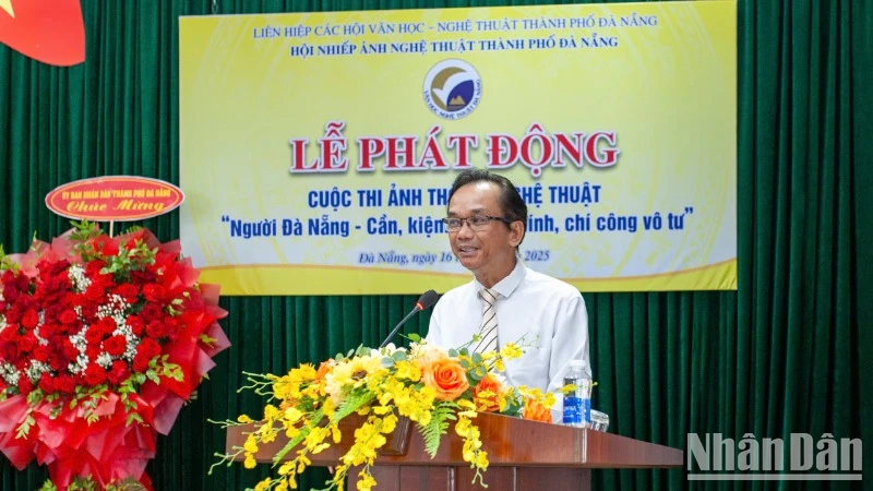 Chủ tịch Liên hiệp các Hội Văn học-Nghệ thuật Đà Nẵng Nguyễn Nho Khiêm phát động cuộc thi.