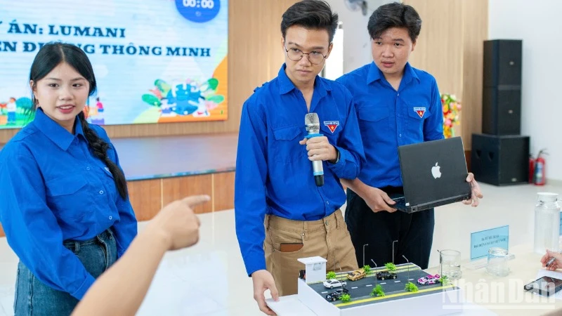 Các đội thi trình bày dự án “Thanh thiếu niên Đà Nẵng đổi mới sáng tạo các sáng kiến vì cộng đồng” năm 2025.