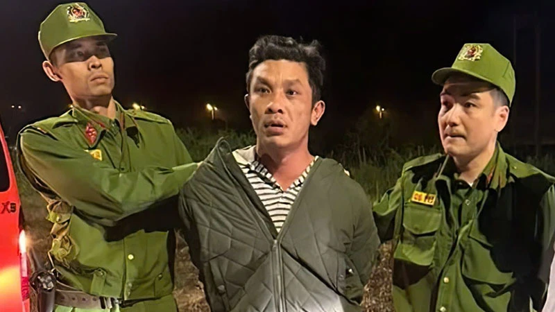 Đối tượng Lý Minh Khoa bị Công an bắt giữ khi đang lái ô-tô lấy trộm và chạy trốn.
