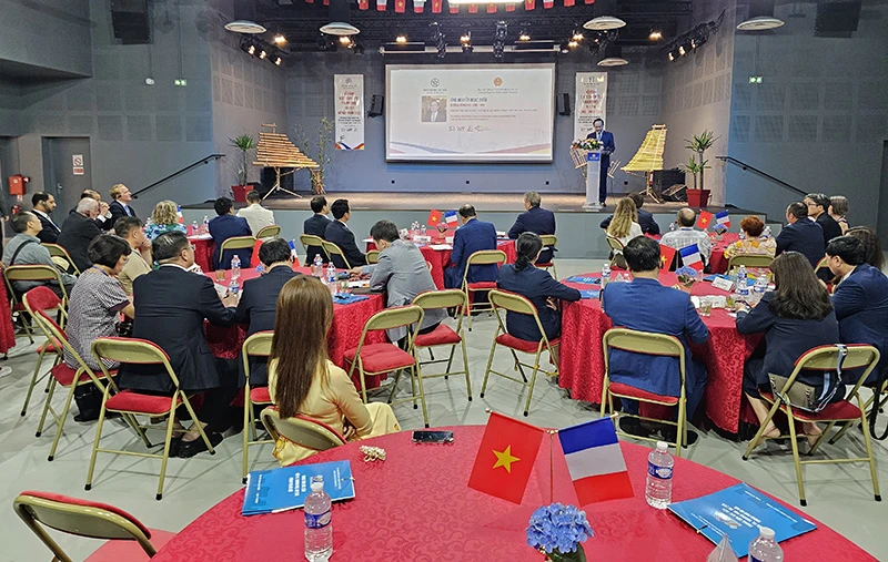 “Hội nghị Xúc tiến đầu tư, thương mại, du lịch Hà Nội-Pháp 2023” là dịp để quảng bá hình ảnh tốt đẹp, môi trường đầu tư an toàn, hiệu quả của Hà Nội nhằm thúc đẩy kết nối, xúc tiến đầu tư, thương mại, du lịch đến các đối tác của Pháp. (Ảnh: Khải Hoàn)