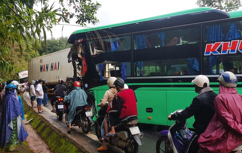 Vụ tai nạn gây ách tắc giao thông.