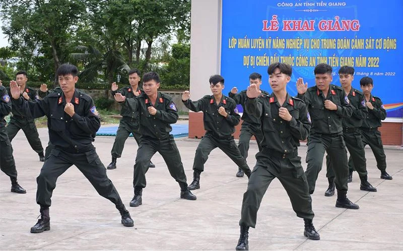 Lực lượng Cảnh sát cơ động biểu diễn võ thuật Công an nhân dân. 